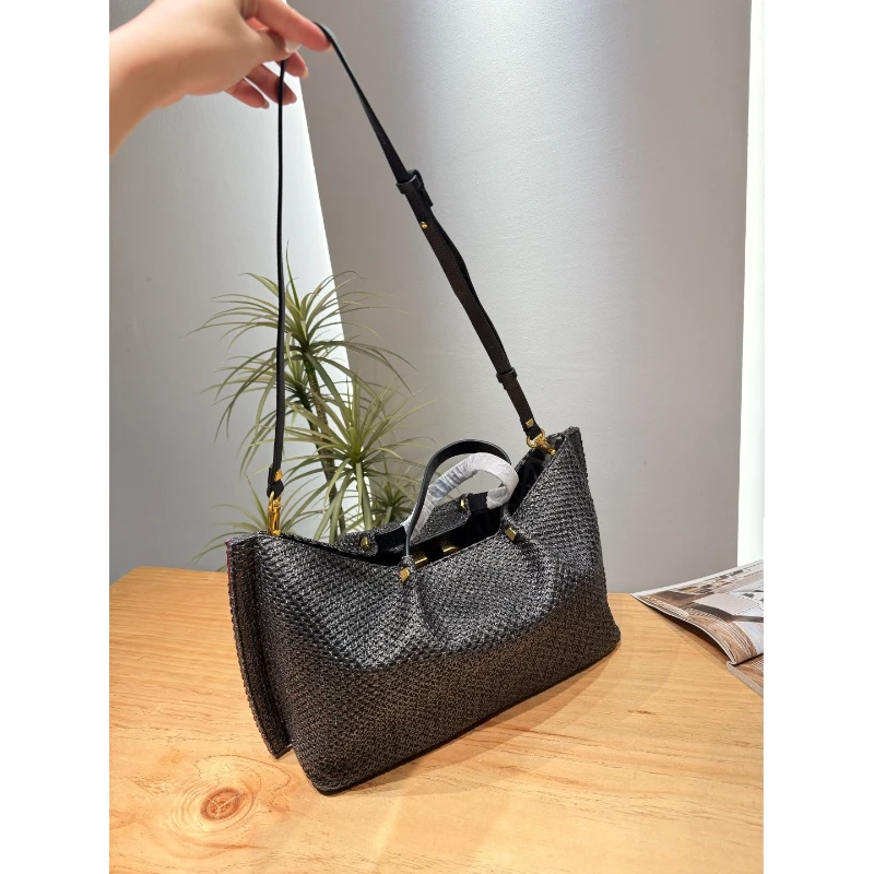 Metal Lock Straw Handbag Large Capacity Travel Bag Minimalist Braided Vacation Casual Purse Portable Outdoor Women Shopping Bag
Metal Lock Straw Handbag Large Capacity Travel Bag Minimalist Braided Vacation Casual Purse Portable Outdoor Women Shopping Bag