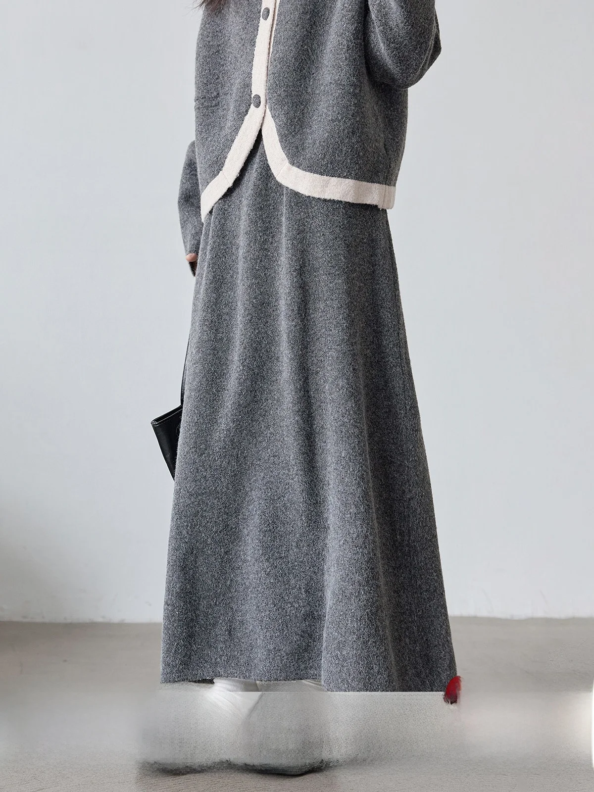 Deep Grey Knitted A-Line Skirt for Women High Waist Spring 2026 New Style Versatile Elegant Commute Korean Version
Deep Grey Knitted A-Line Skirt for Women High Waist Spring 2026 New Style Versatile Elegant Commute Korean Version