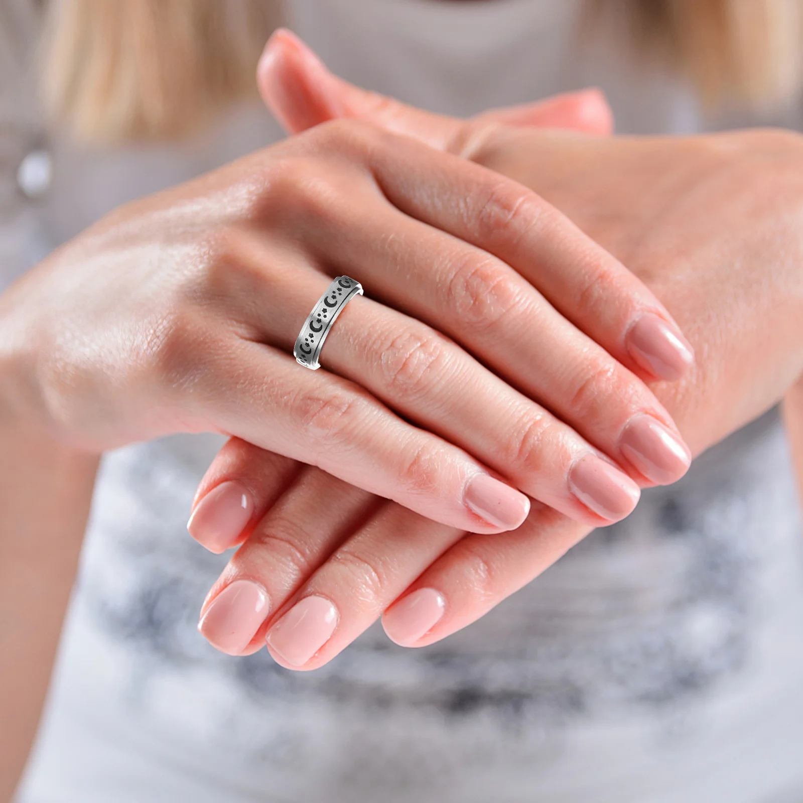 4Pcs Titanium Steel Fidget Rings Rotatable Romantic Rings for Couples Anniversary Birthday Gift Unisex Fashion Band Stress
4Pcs Titanium Steel Fidget Rings Rotatable Romantic Rings for Couples Anniversary Birthday Gift Unisex Fashion Band Stress