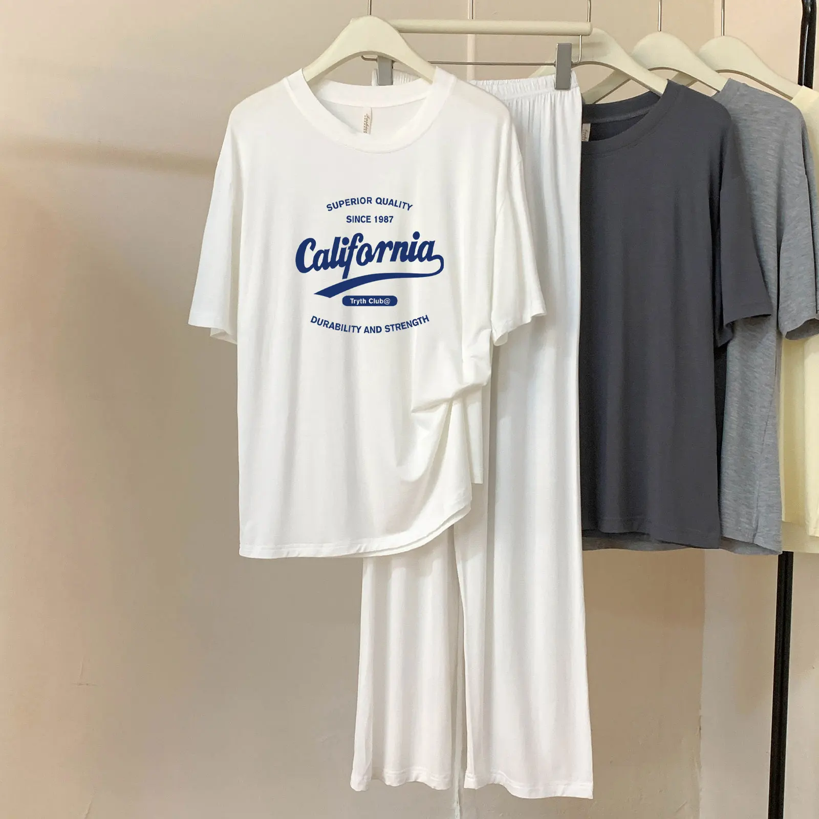 Dc129 # Strawberry Rabbit Cartoon Print Two-Piece Short-Length Modal Cotton Short-Sleeved Trousers Women's Pajamas Set Spring
Dc129 # Strawberry Rabbit Cartoon Print Two-Piece Short-Length Modal Cotton Short-Sleeved Trousers Women's Pajamas Set Spring