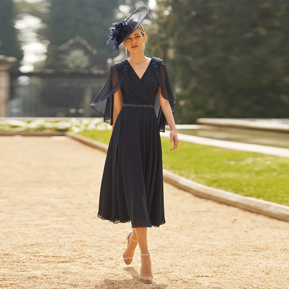 Cheap Mother of The Bride Dress with Cape Customized V Neck Sleeveless Beading Applique Tea Length Chiffon Wedding Guest Gown
Cheap Mother of The Bride Dress with Cape Customized V Neck Sleeveless Beading Applique Tea Length Chiffon Wedding Guest Gown