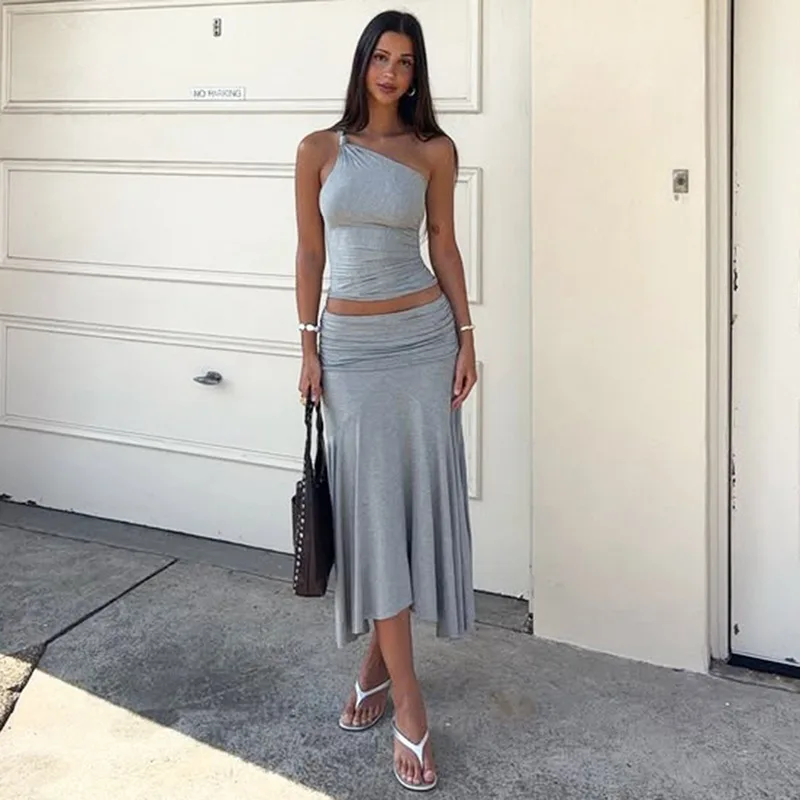 Новый женский однотонный укороченный топ без рукавов с наклонными плечами и открытым пупком, плиссированная юбка с высокой талией, комплект из двух предметов
Новый женский однотонный укороченный топ без рукавов с наклонными плечами и открытым пупком, плиссированная юбка с высокой талией, комплект из двух предметов