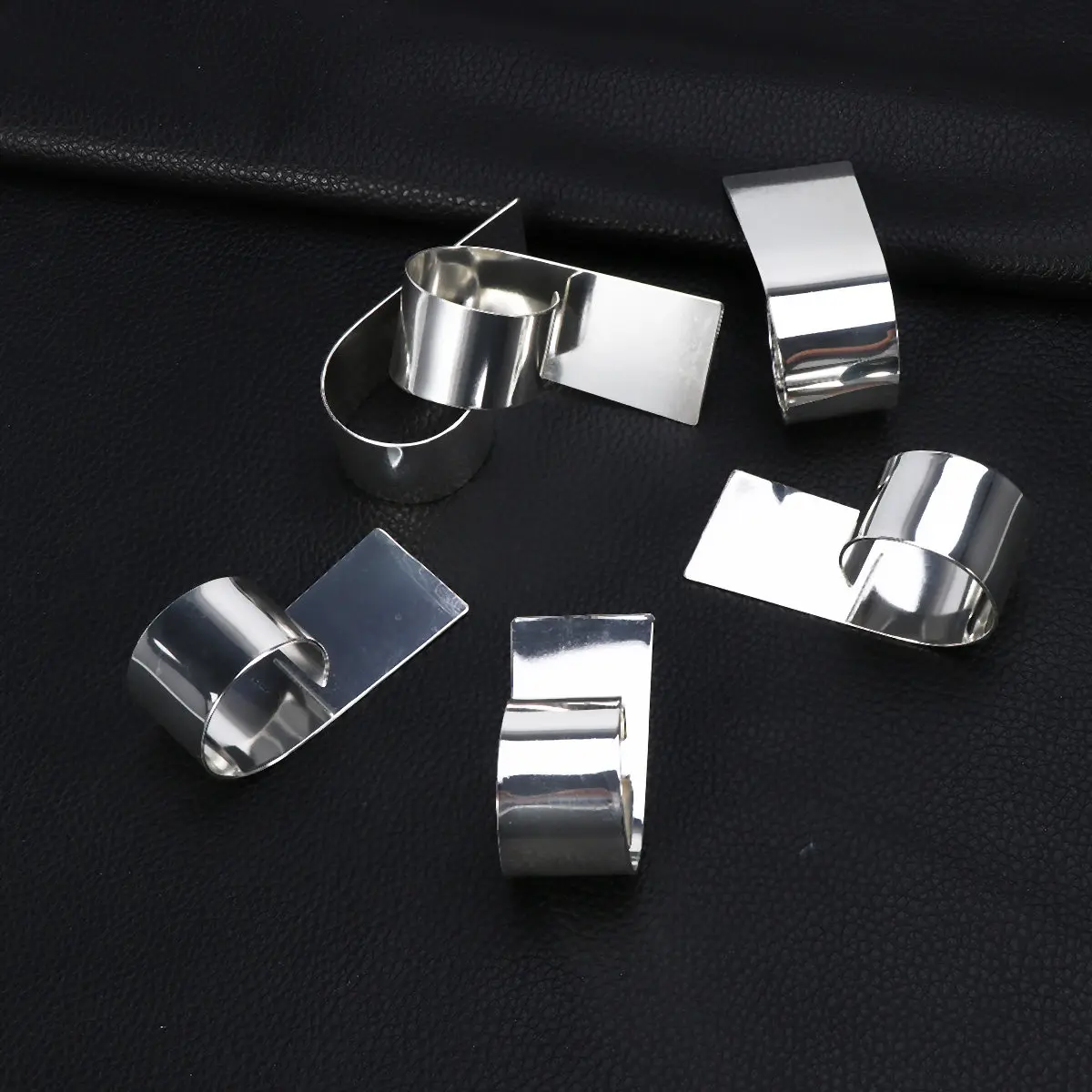 6Pcs Stainless Steel Napkin Rings Set Round Shiny Metal Table Decor for Parties Dinners Weddings Napkin Holder Silver
6Pcs Stainless Steel Napkin Rings Set Round Shiny Metal Table Decor for Parties Dinners Weddings Napkin Holder Silver