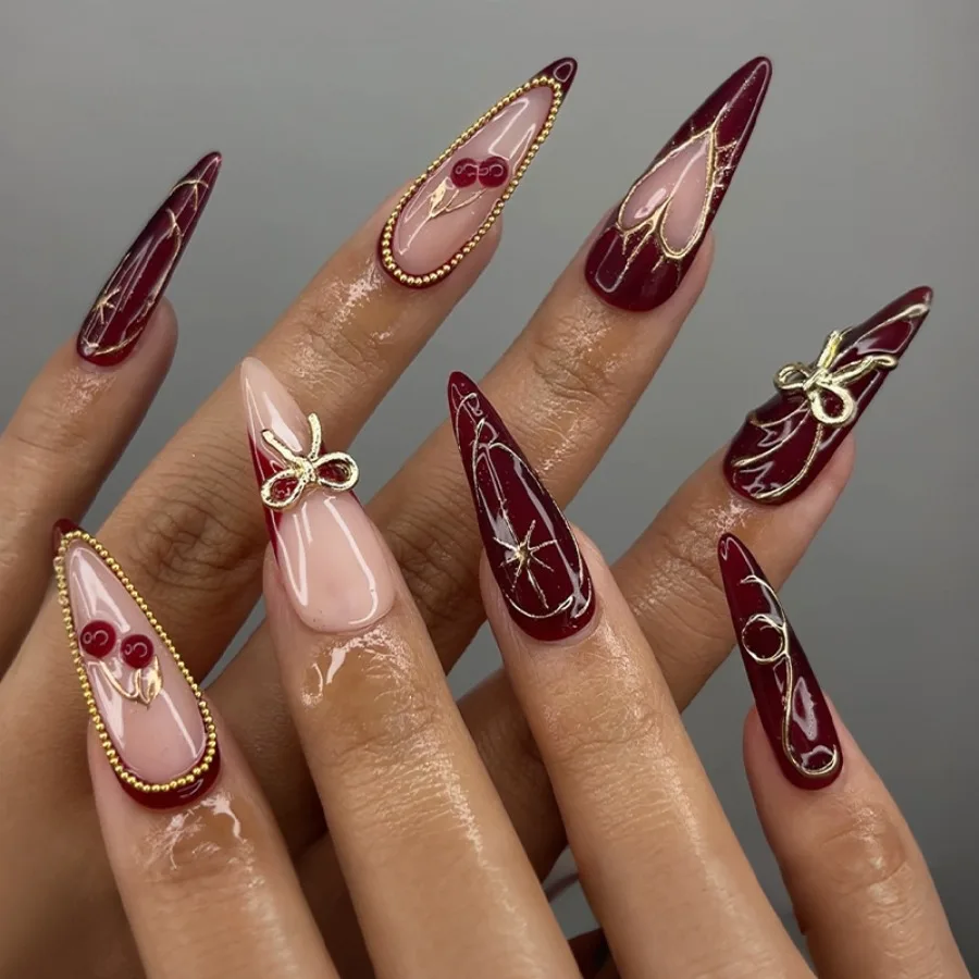 Best-selling Valentine's Day wearable nails: long pointed red and gold bow chains and heart-shaped 24-piece fake nails
Best-selling Valentine's Day wearable nails: long pointed red and gold bow chains and heart-shaped 24-piece fake nails