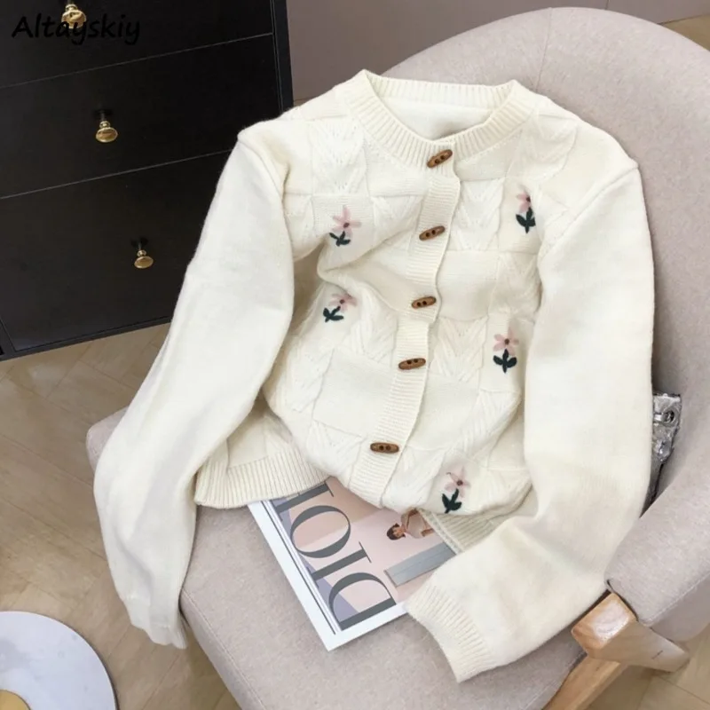 Korean Fashion Cardigans Women Causal Daily All-match Horn Buckle Floral Lovely Aesthetic Sweater Tender Skin-friendly Youthful 
Korean Fashion Cardigans Women Causal Daily All-match Horn Buckle Floral Lovely Aesthetic Sweater Tender Skin-friendly Youthful