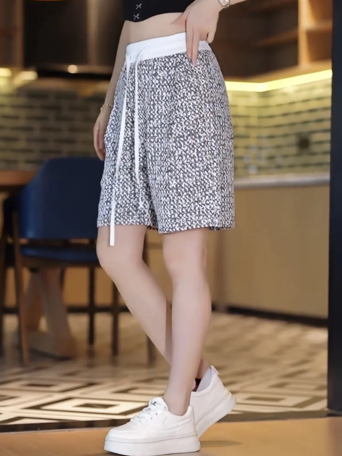 Summer Casual Lightweight Floral Embroidery Splice Color Men Women Shorts Skin-friendly Breathable Sport Five-Quarter Pants
Summer Casual Lightweight Floral Embroidery Splice Color Men Women Shorts Skin-friendly Breathable Sport Five-Quarter Pants