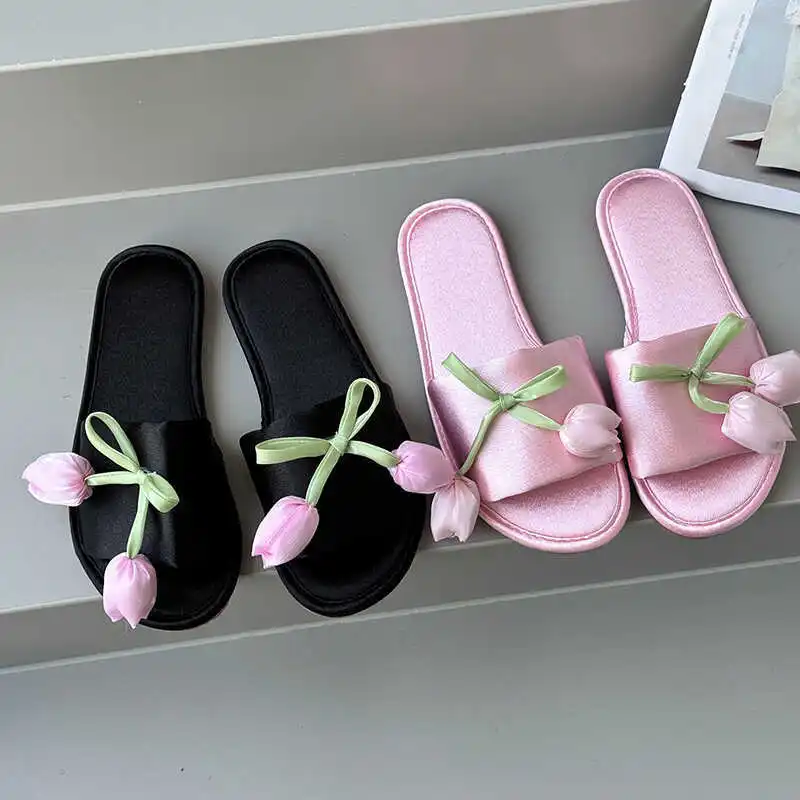 Sweet Ladies Slippers Indoor Flat Bottom Light Non-slip Slippers Fashion Indoor Women Shoes Luxury Wearing Outside Women Shoes
Sweet Ladies Slippers Indoor Flat Bottom Light Non-slip Slippers Fashion Indoor Women Shoes Luxury Wearing Outside Women Shoes