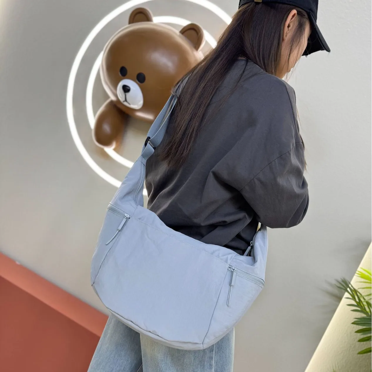 New One Shoulder Crossbody Handbag Sports Bag Yoga Bag Armpit Bag Student Bags for Woman Leisure Cloth Small Square Bag
New One Shoulder Crossbody Handbag Sports Bag Yoga Bag Armpit Bag Student Bags for Woman Leisure Cloth Small Square Bag