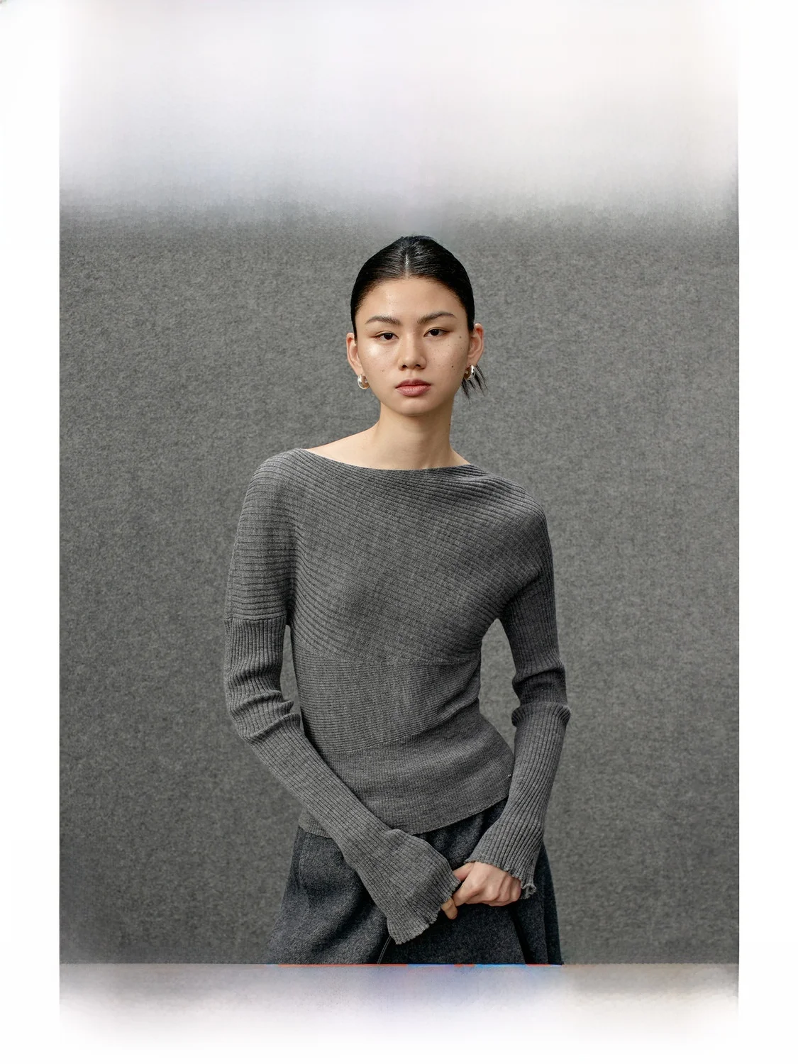 ZhiZhi Cashmere Knitted One-Shoulder Top Irregular Layering Soft Wool Women's Fashion Autumn Winter New Style Simple Style
ZhiZhi Cashmere Knitted One-Shoulder Top Irregular Layering Soft Wool Women's Fashion Autumn Winter New Style Simple Style