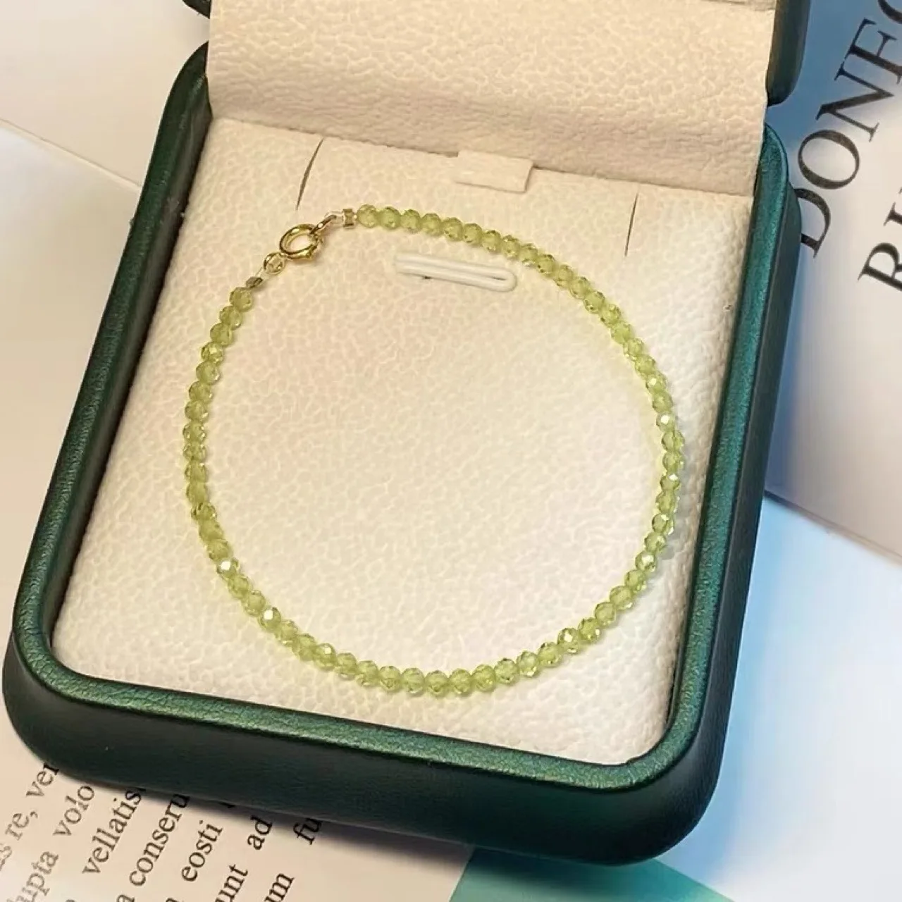 Olivine камень рожденных в августе Lucky Crystal 18k позолоченный ультратонкий свежий зеленый Женский мини-браслет
Olivine камень рожденных в августе Lucky Crystal 18k позолоченный ультратонкий свежий зеленый Женский мини-браслет
