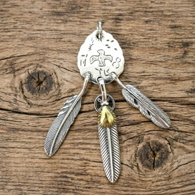 Handmade pure silver feather pendant DIY accessories collarbone necklace minimalist pendant for men and women
Handmade pure silver feather pendant DIY accessories collarbone necklace minimalist pendant for men and women