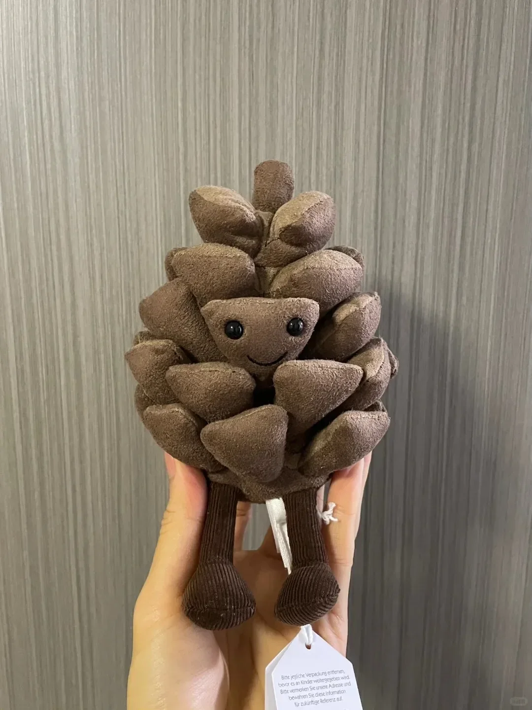 JellyCat, ограниченная серия, плюшевая кукла Amuseables сосновая шишка с подарочной коробкой, украшение дома, праздничный подарок, интерактивная игрушка для кошек и собак
JellyCat, ограниченная серия, плюшевая кукла Amuseables сосновая шишка с подарочной коробкой, украшение дома, праздничный подарок, интерактивная игрушка для кошек и собак