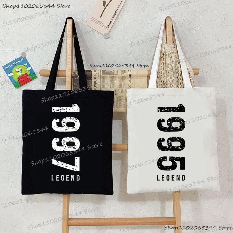1995 30th Birthday Gifts for Men Women Handbags Vintage 1990 To 1999 Legend Funny Canvas Tote Bags Portable Shoulder Bag
1995 30th Birthday Gifts for Men Women Handbags Vintage 1990 To 1999 Legend Funny Canvas Tote Bags Portable Shoulder Bag