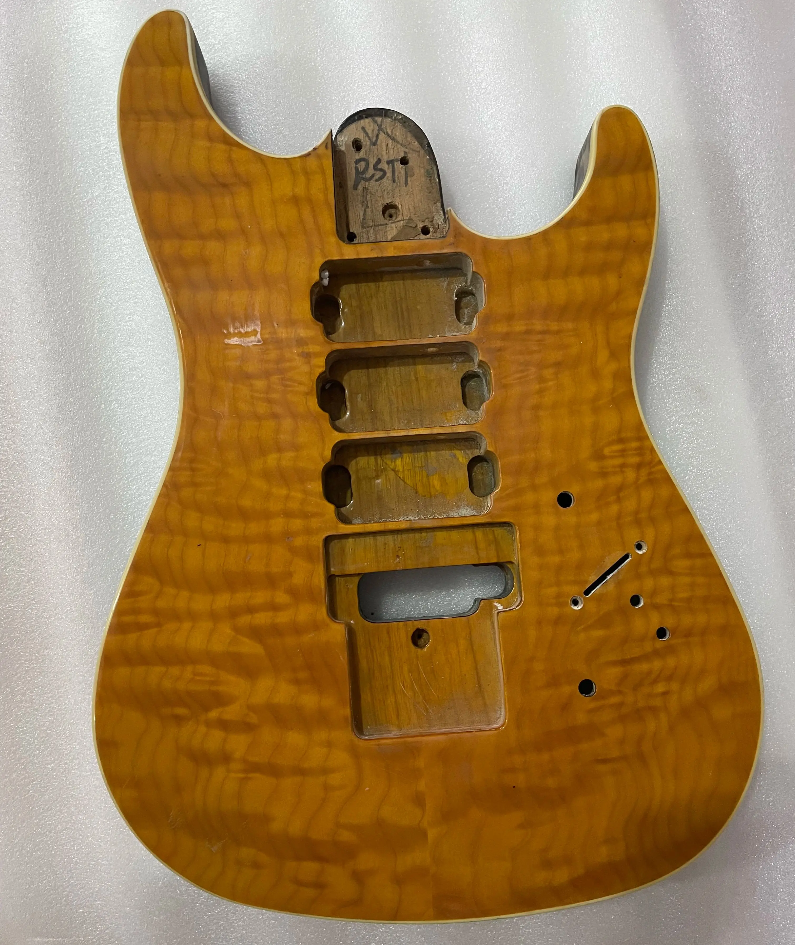 Stock Defective Electric Guitar Body,Unfinished,Floyd Rose,Tremolo HSH Pickups,Special Shape,DIY Parts with Edging,Right Hand
Stock Defective Electric Guitar Body,Unfinished,Floyd Rose,Tremolo HSH Pickups,Special Shape,DIY Parts with Edging,Right Hand