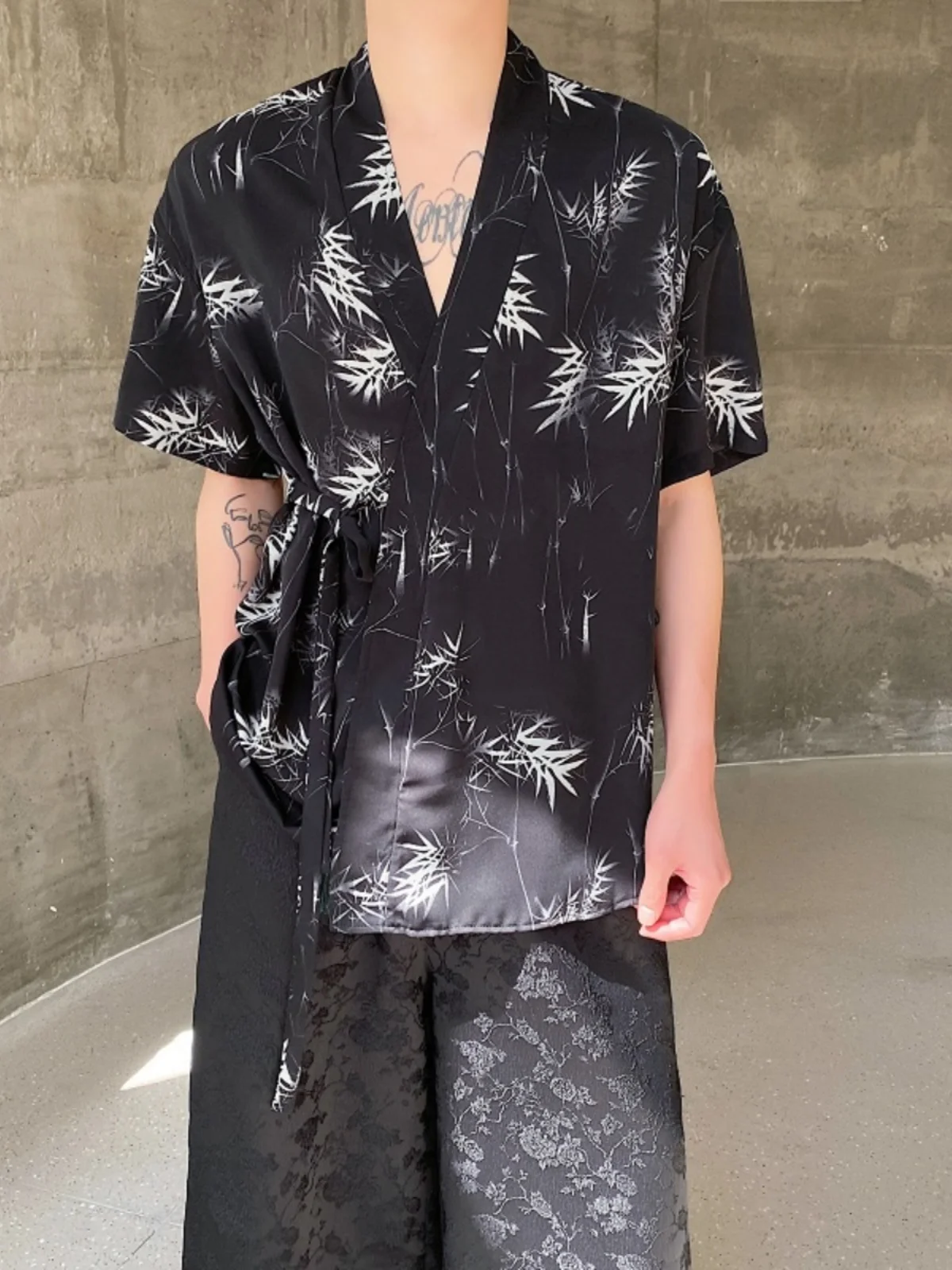 Свободная футболка в китайском стиле для мужчин и женщин, летняя, с дизайном в стиле дзен, из бамбукового волокна, повседневная, молодежная, из тонкой ткани
Свободная футболка в китайском стиле для мужчин и женщин, летняя, с дизайном в стиле дзен, из бамбукового волокна, повседневная, молодежная, из тонкой ткани