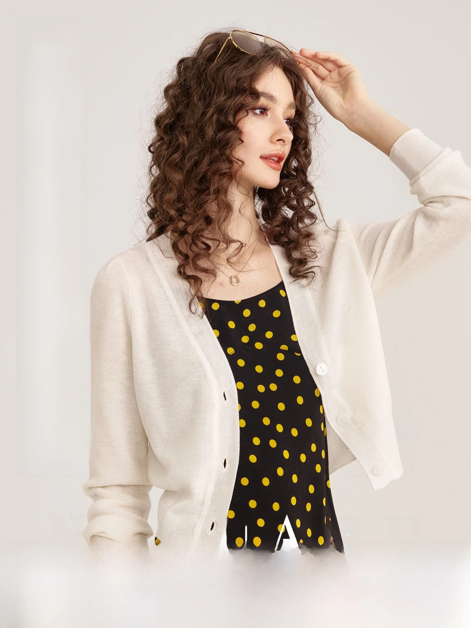 Spring Light Oxygen Knitted 48 Wool V-ne ortened Cardigan New Model Women's Regular Fit Long Sve Knitted Open Cardigan
Spring Light Oxygen Knitted 48 Wool V-ne ortened Cardigan New Model Women's Regular Fit Long Sve Knitted Open Cardigan