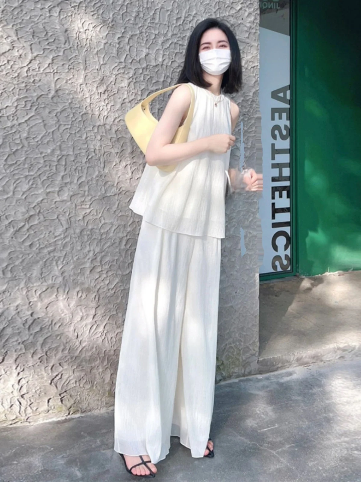 Summer 2025 Fashion Set Korean Drama Main Character Style Long Sleeve Hang Neck Vest And Pants Two-Piece Set for Young Women
Summer 2025 Fashion Set Korean Drama Main Character Style Long Sleeve Hang Neck Vest And Pants Two-Piece Set for Young Women