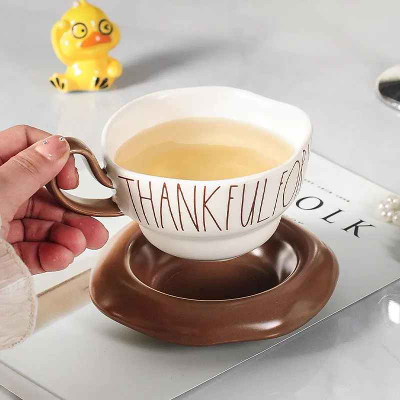 European Retro Exquisite Coffee Cup Set, Ceramic Cups for Latte Art, Home Use Porcelain Cup and Saucer, Birthday Gift
European Retro Exquisite Coffee Cup Set, Ceramic Cups for Latte Art, Home Use Porcelain Cup and Saucer, Birthday Gift