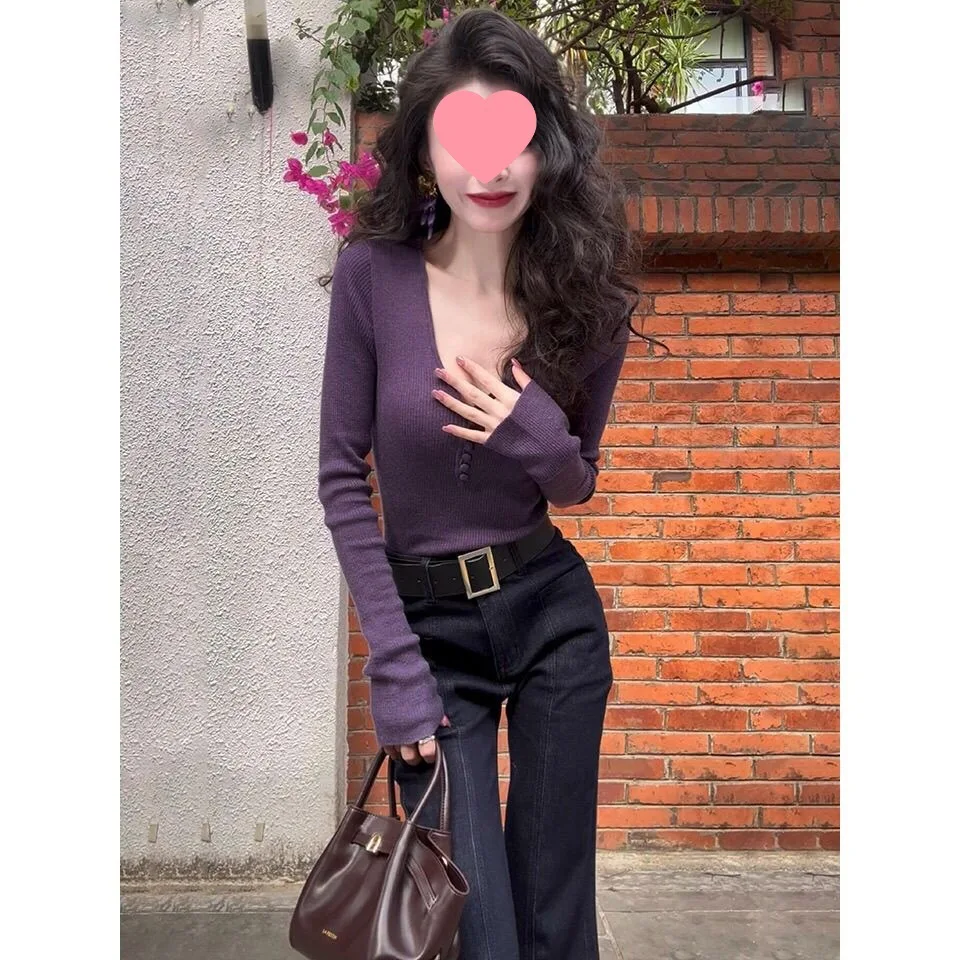 2026 New Spring Autumn Women's Purple V Neck Long Sleeve Knitted Bottoming Shirt Slim Fit Elegant Wear Pure Style Soft Sweater
2026 New Spring Autumn Women's Purple V Neck Long Sleeve Knitted Bottoming Shirt Slim Fit Elegant Wear Pure Style Soft Sweater