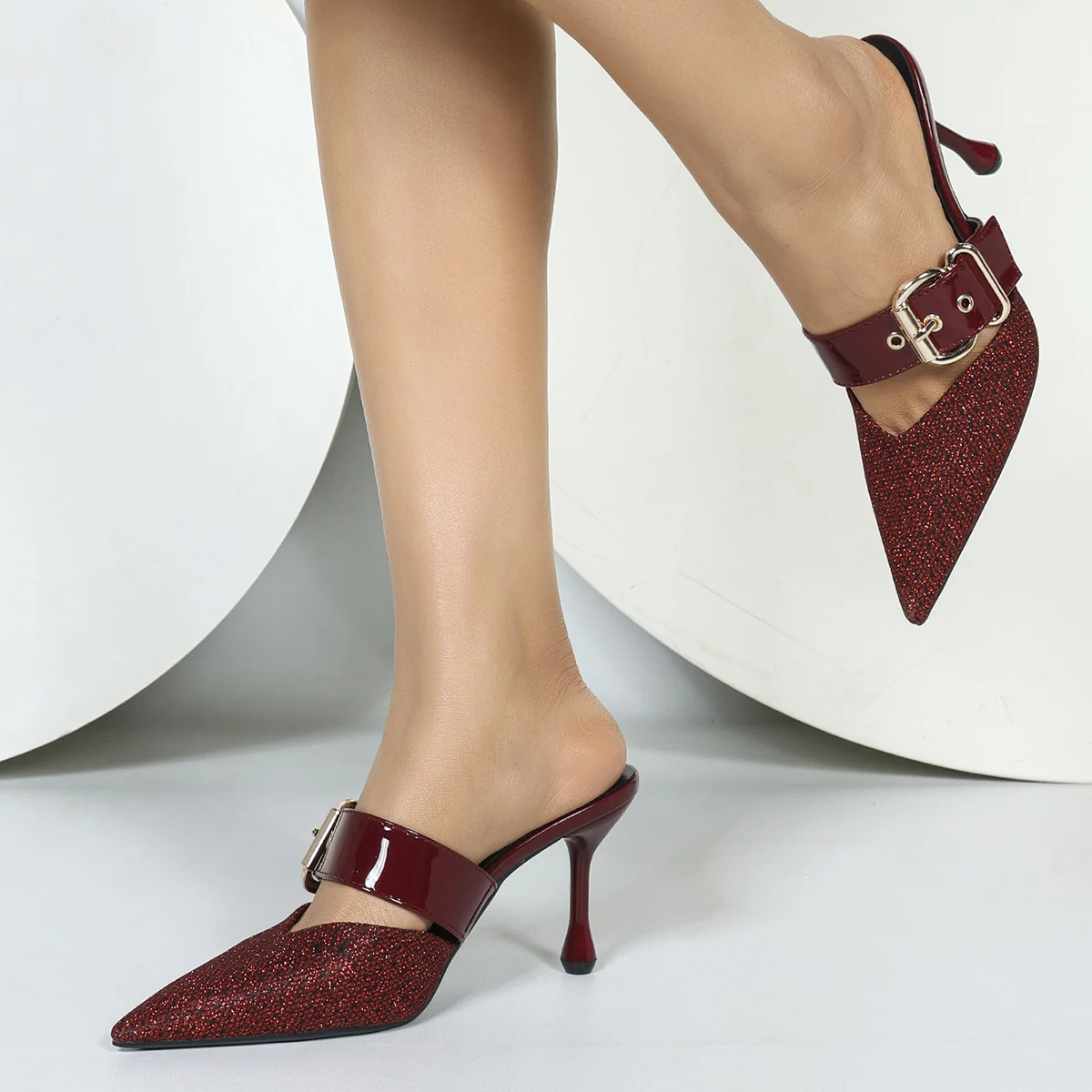 Low-heeled women's open-heeled fashion high heels,closed pointed toe ankle strap wedding high heels,comfortable formal shoes
Low-heeled women's open-heeled fashion high heels,closed pointed toe ankle strap wedding high heels,comfortable formal shoes