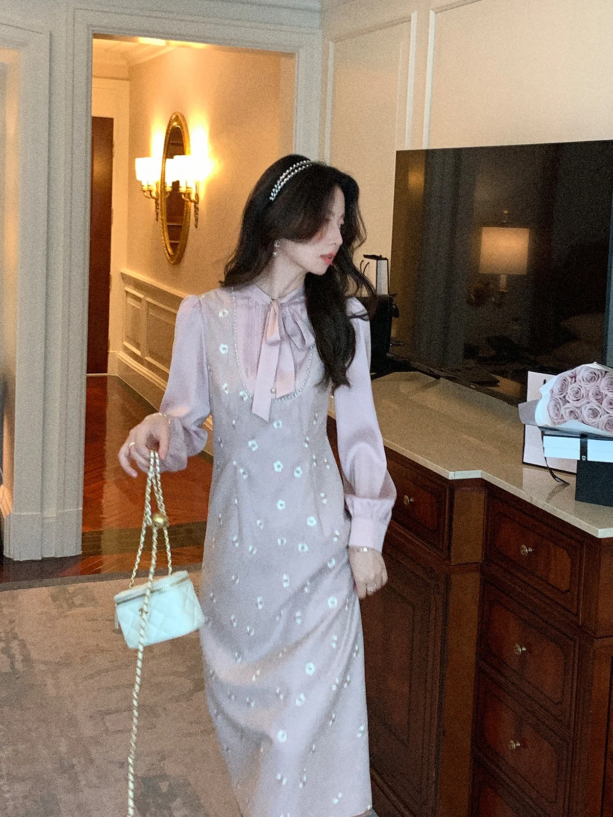 Элегантное розовое вышитое женское зимнее бальное платье с низкой талией, А-силуэт, длинное, для официальных мероприятий и повседневной носки
Элегантное розовое вышитое женское зимнее бальное платье с низкой талией, А-силуэт, длинное, для официальных мероприятий и повседневной носки