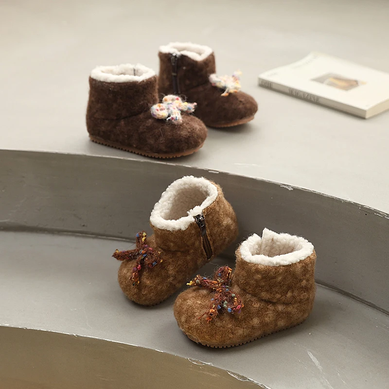 2025 зимние новые теплые детские легкие и удобные повседневные ботинки на плоской подошве, мягкие модные плюшевые ботинки для маленьких и девочек
2025 зимние новые теплые детские легкие и удобные повседневные ботинки на плоской подошве, мягкие модные плюшевые ботинки для маленьких и девочек