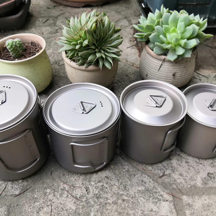 Outdoor pure titanium cups, coffee cups, gift cups, 350ml, 420ml, 750ml, etc. Folding handles with covers can be used for ogo.
Outdoor pure titanium cups, coffee cups, gift cups, 350ml, 420ml, 750ml, etc. Folding handles with covers can be used for ogo.