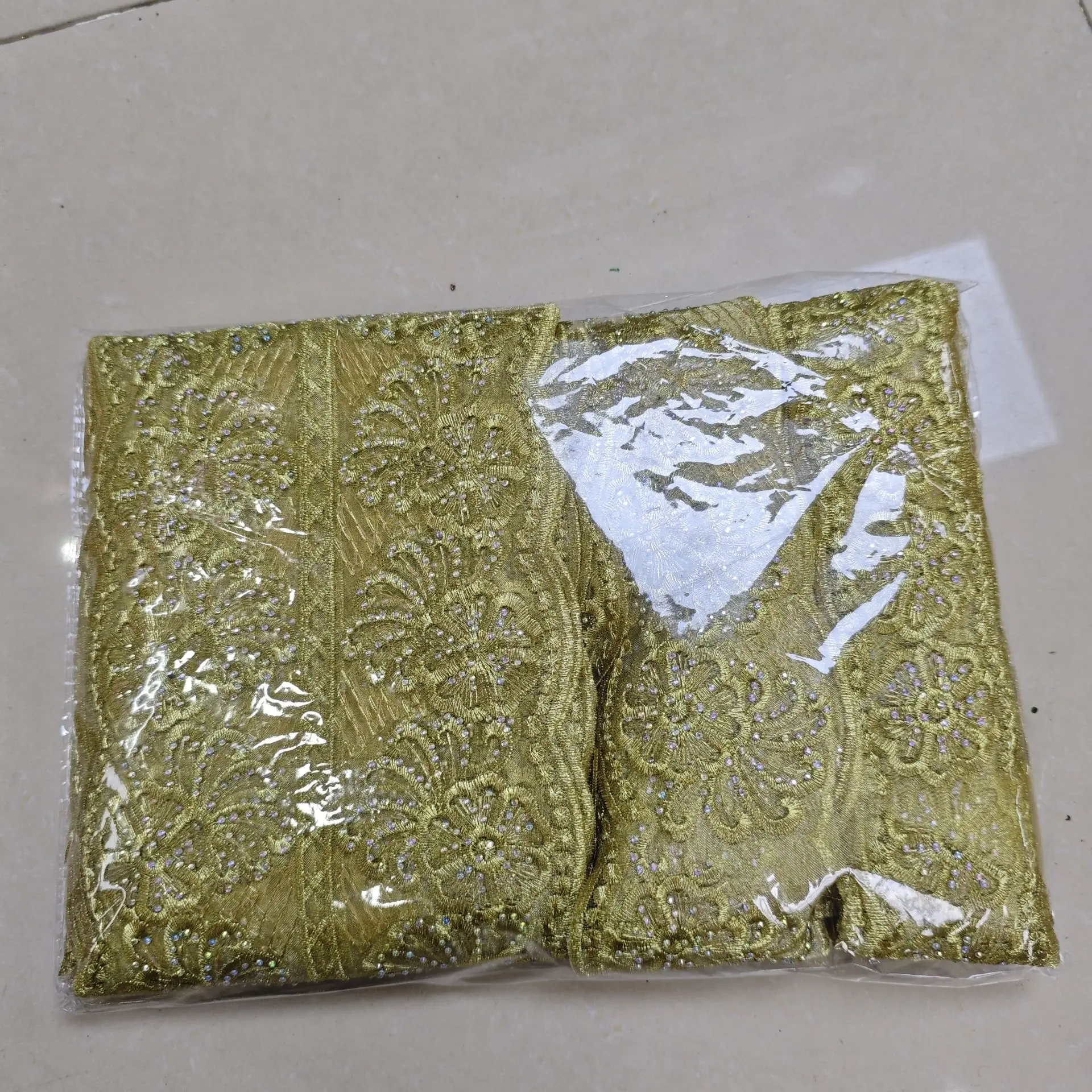 Ширина 15 ярдов (16 см), швейцарская кружевная бейка с блестками, эластичное нижнее белье, шитье, ремесло, ткань для одежды «сделай сам», аксессуар для свадебной одежды M1229-1
Ширина 15 ярдов (16 см), швейцарская кружевная бейка с блестками, эластичное нижнее белье, шитье, ремесло, ткань для одежды «сделай сам», аксессуар для свадебной одежды M1229-1