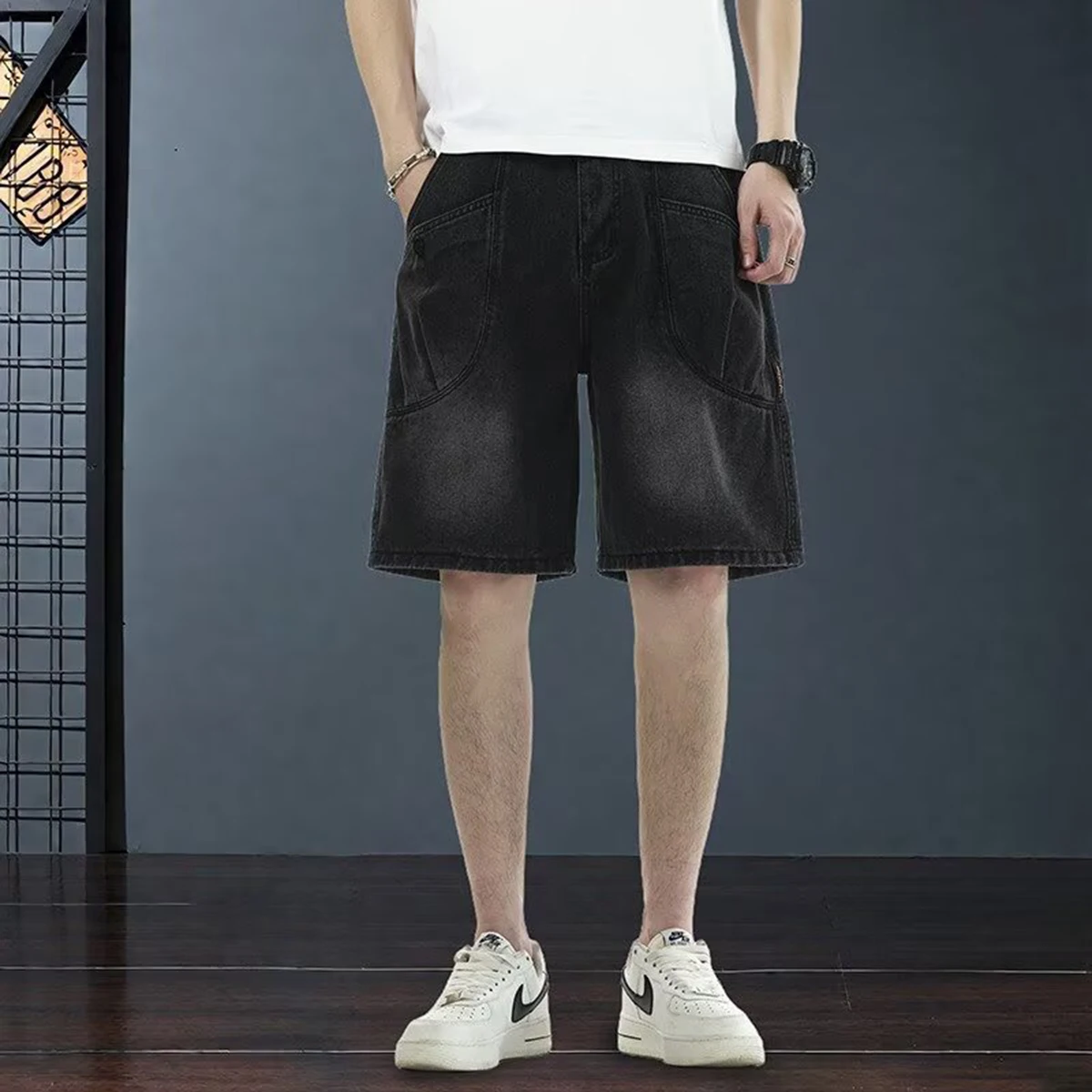 New style denim shorts for men, summer washed vintage American style, five-inch pants, loose trendy workwear mid-length pants
New style denim shorts for men, summer washed vintage American style, five-inch pants, loose trendy workwear mid-length pants