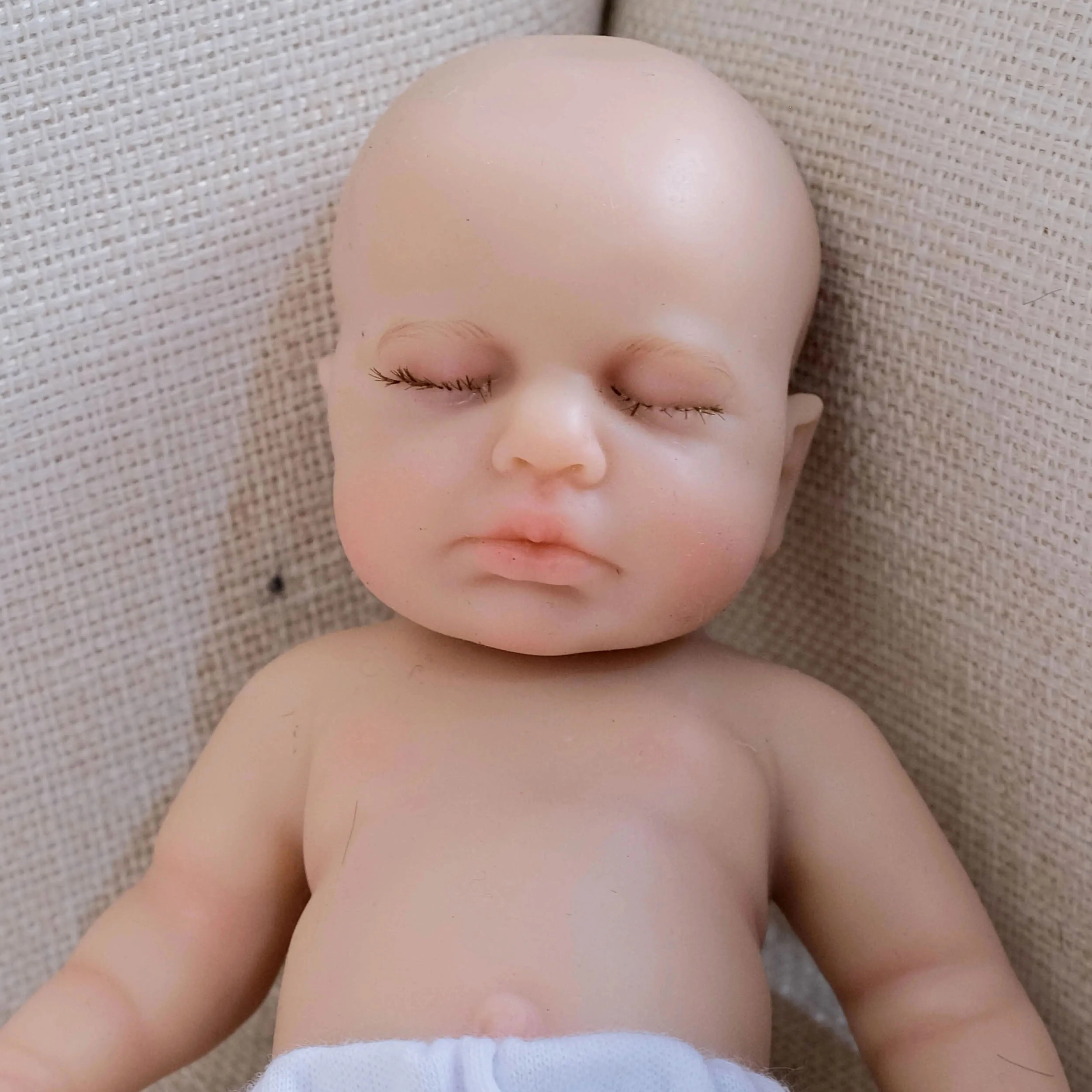 Мягкая, полностью твердая силиконовая, 12 дюймов, гибкая, эластичная, реалистичная, настоящая на ощупь, без волос, мягкое тело, мини-супер милая кукла для коллекционеров 
Мягкая, полностью твердая силиконовая, 12 дюймов, гибкая, эластичная, реалистичная, настоящая на ощупь, без волос, мягкое тело, мини-супер милая кукла для коллекционеров