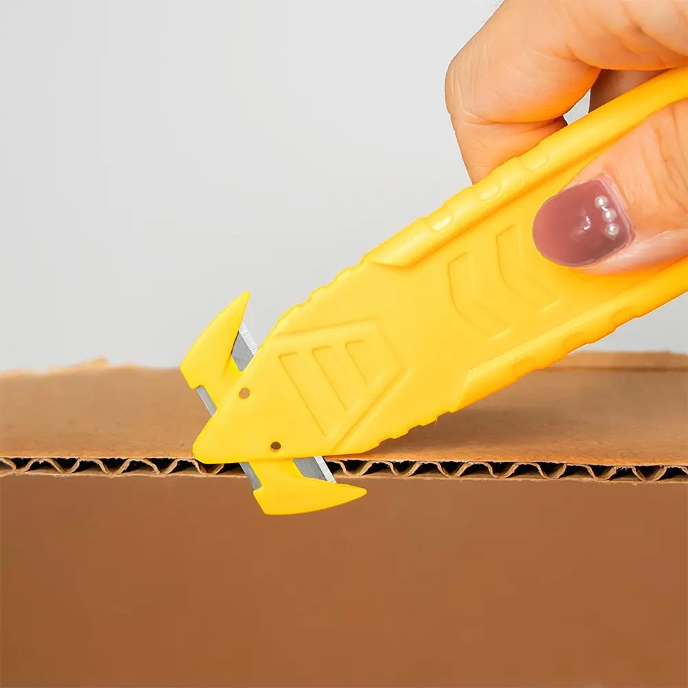 Double-edged box cutter, a safe multi-purpose knife for cutting packages and tapes, suitable for home and office use
Double-edged box cutter, a safe multi-purpose knife for cutting packages and tapes, suitable for home and office use