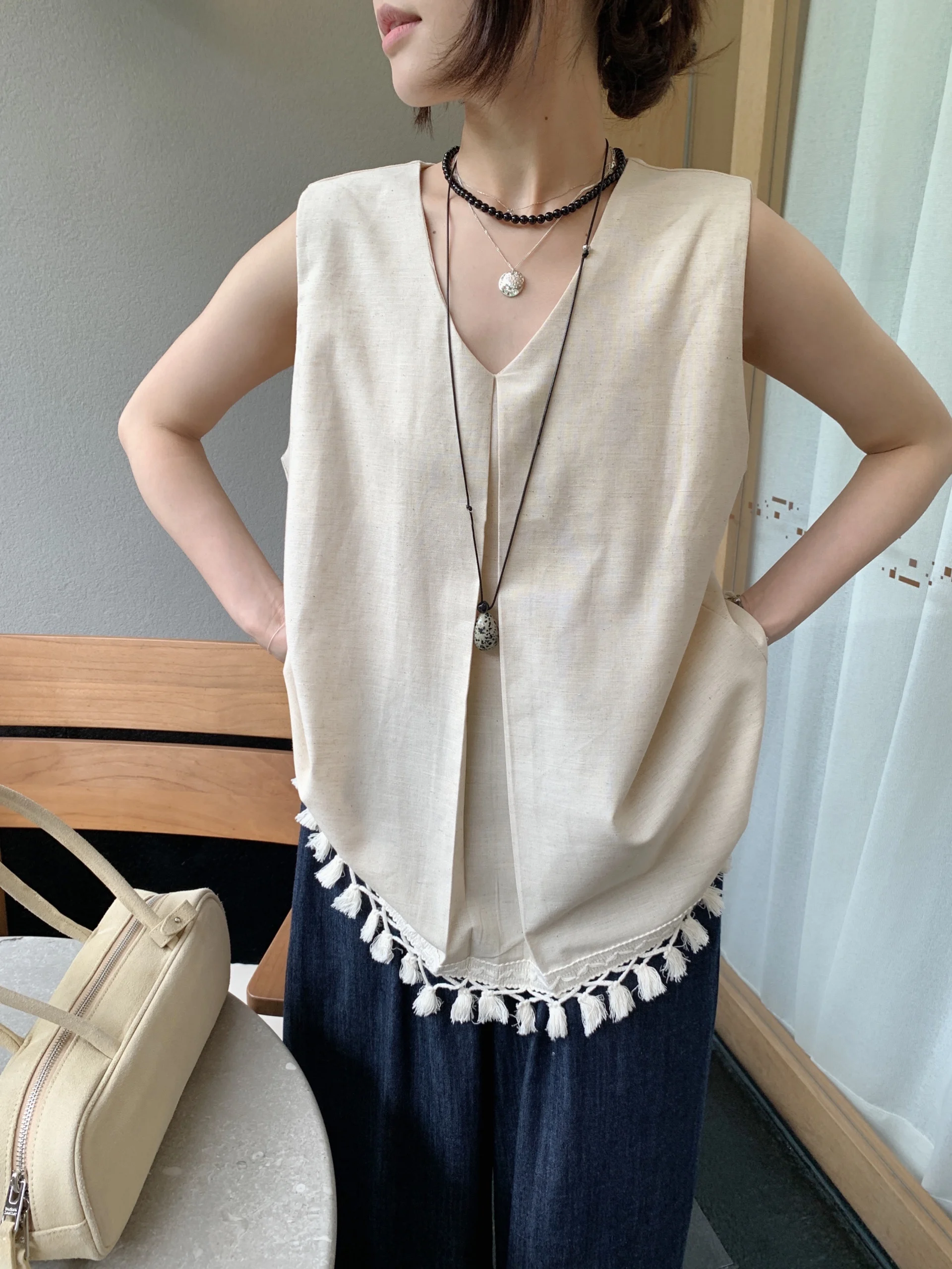 Ruffle Hem Sleeveless Embroidered Loose Elastic Waist Casual Pants Women's Fashion Set Summer V-Neck Vest Top High Waist
Ruffle Hem Sleeveless Embroidered Loose Elastic Waist Casual Pants Women's Fashion Set Summer V-Neck Vest Top High Waist