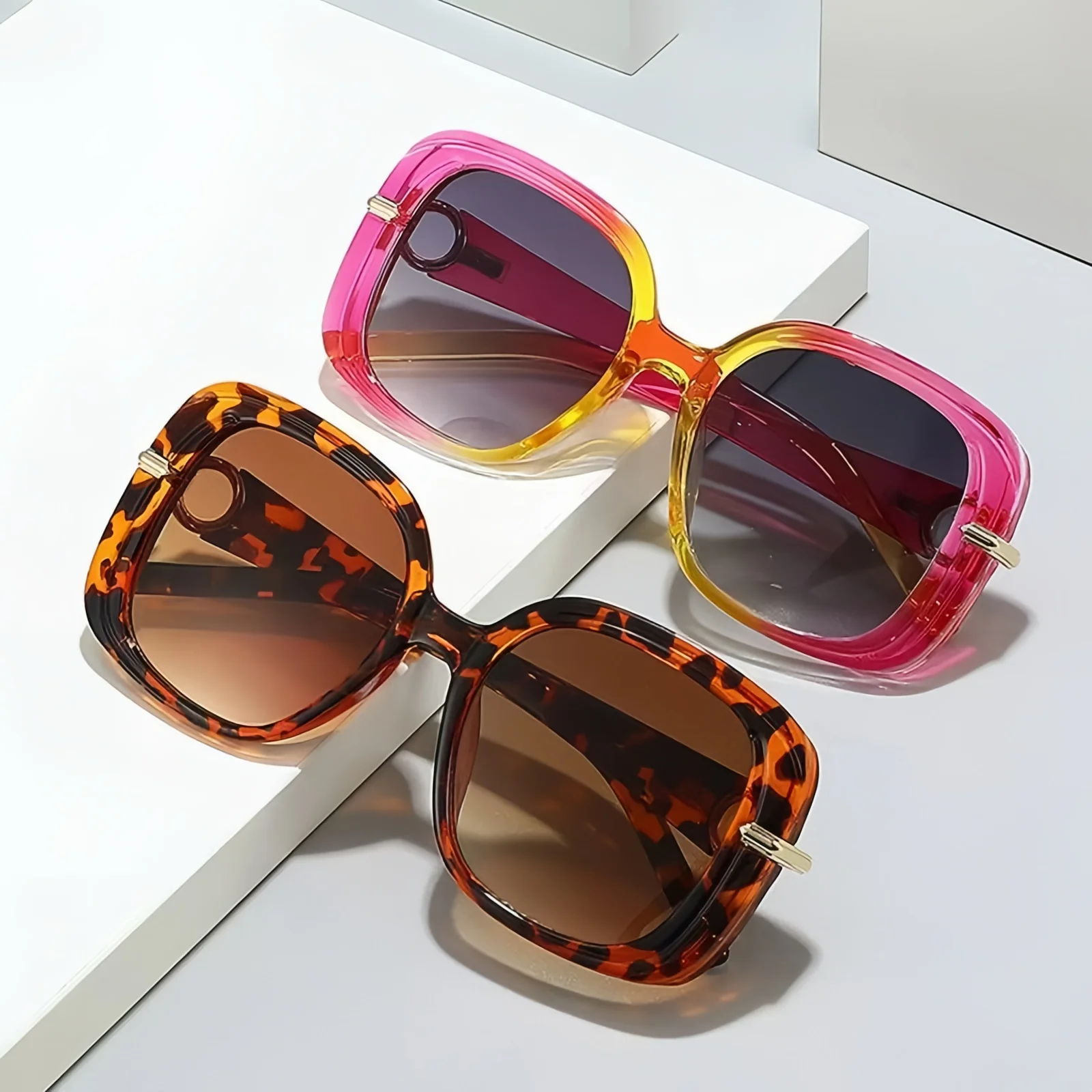 Women's large frame UV resistant fashion sunglasses Instagram style sunglasses brand fashion protective glasses
Women's large frame UV resistant fashion sunglasses Instagram style sunglasses brand fashion protective glasses