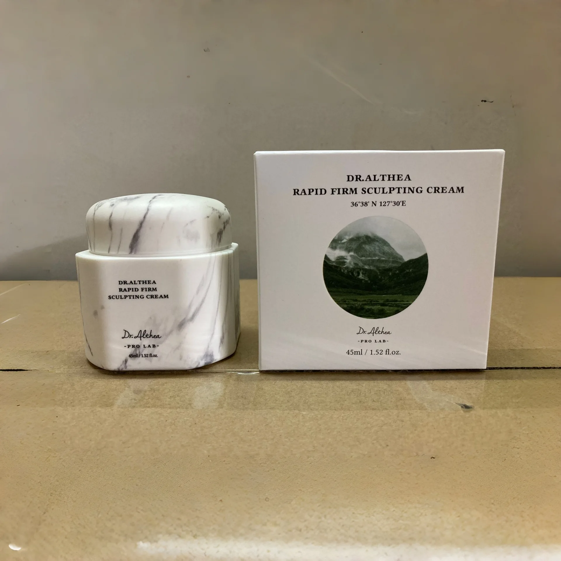 Dr.Althea Rapid Firm Sculpting Cream Восстанавливающий крем для помощи при морщинах кожи сияние и стеклянной коже egan Корейский уход за кожей 45 мл
Dr.Althea Rapid Firm Sculpting Cream Восстанавливающий крем для помощи при морщинах кожи сияние и стеклянной коже egan Корейский уход за кожей 45 мл
