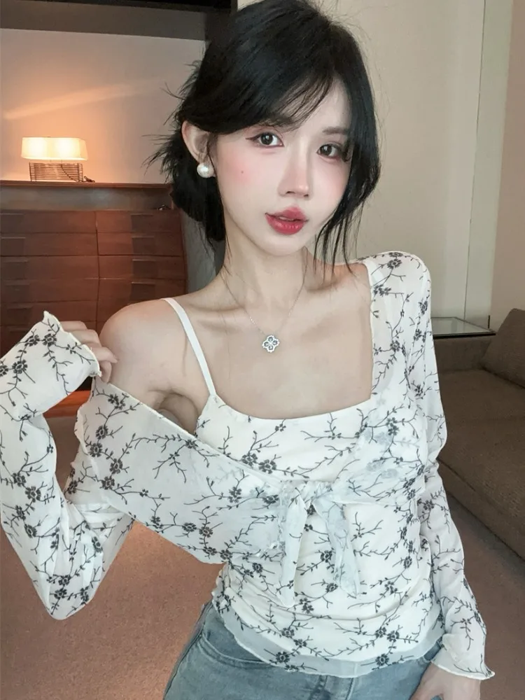 Women's Plant Print Crop Top And Cardigan Lightweight Casual Two-Piece Set Fashionable Autumn Outfit Sleeveless Vest
Women's Plant Print Crop Top And Cardigan Lightweight Casual Two-Piece Set Fashionable Autumn Outfit Sleeveless Vest