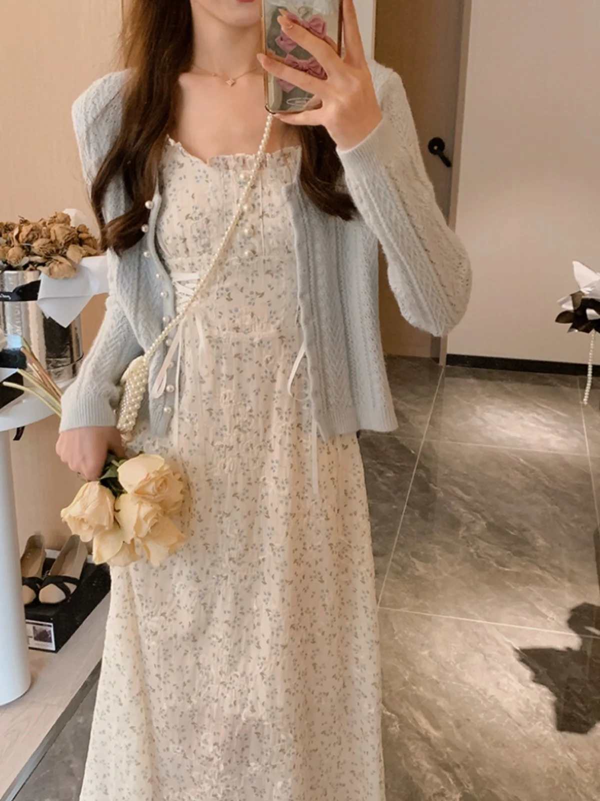 Anli Style Blue Floral Halter Dress Pearl Button Open Cardigan Slimming Waist Design Women's Fashion Set Spring 2024
Anli Style Blue Floral Halter Dress Pearl Button Open Cardigan Slimming Waist Design Women's Fashion Set Spring 2024