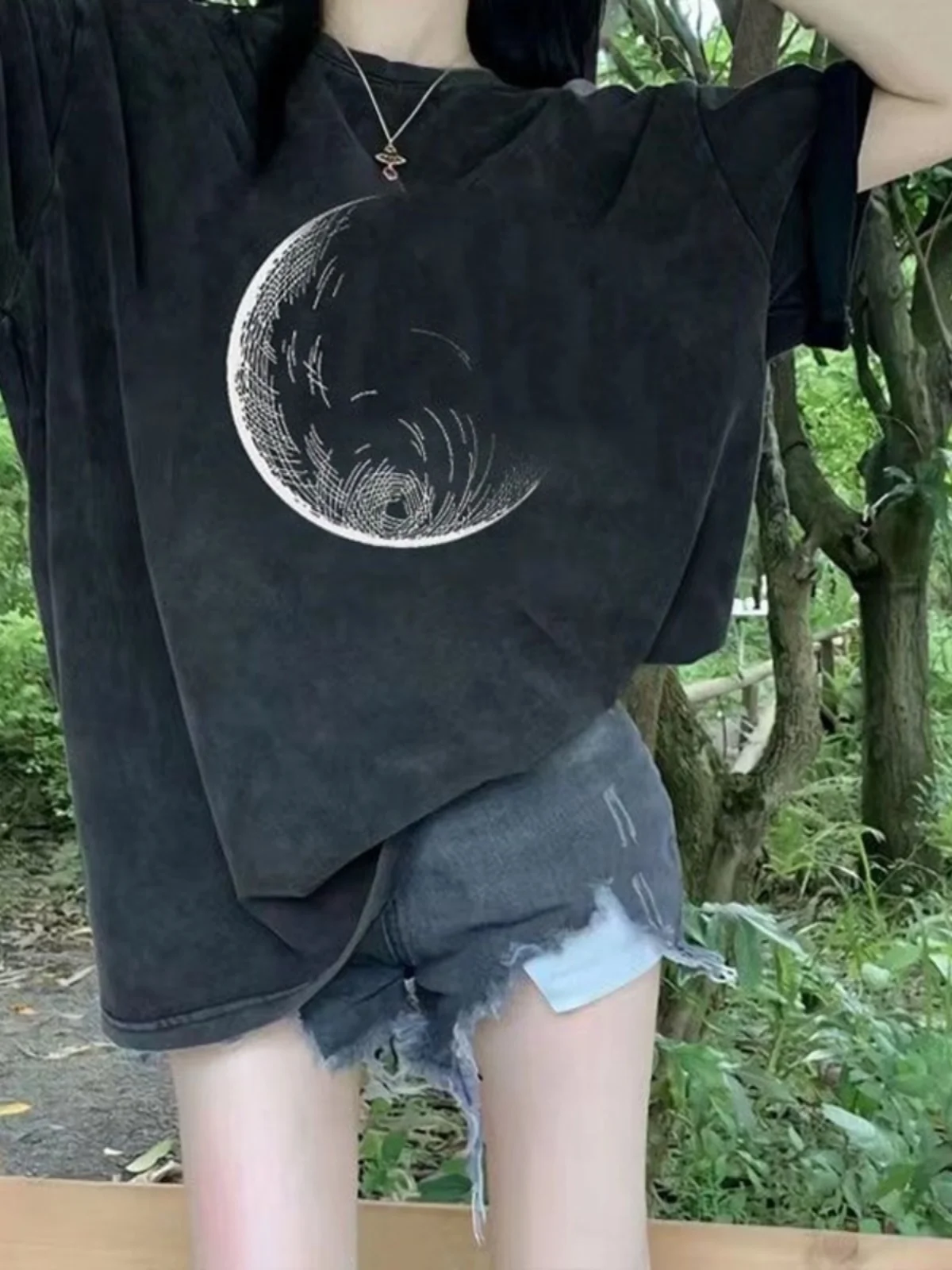 Waed Bla Street Retro round Ne American Sle ort Sve T-irt Casual Versatile Loose Fit Mid-Length Top
Waed Bla Street Retro round Ne American Sle ort Sve T-irt Casual Versatile Loose Fit Mid-Length Top