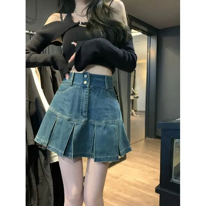 High Waist A-Line Skirt Denim Washed Versatile Slimming Design Korean Style Button Detail Short Skirt for Young Women
High Waist A-Line Skirt Denim Washed Versatile Slimming Design Korean Style Button Detail Short Skirt for Young Women