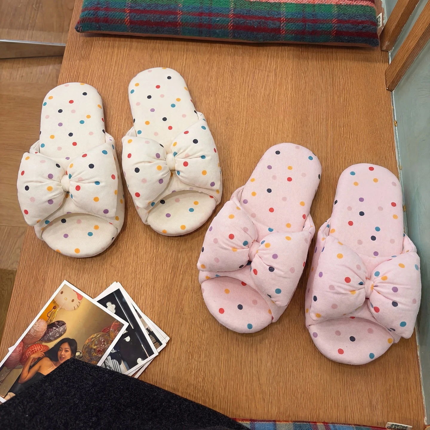 New Sweet Polka Dot Korean Ins Fabric Slippers Women's Non-slip Soft Sole Indoor Cotton Slippers Summer Bedroom Slippers
New Sweet Polka Dot Korean Ins Fabric Slippers Women's Non-slip Soft Sole Indoor Cotton Slippers Summer Bedroom Slippers