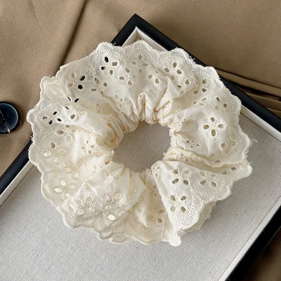 1pc Women Beige Elegant French Exquisite Lace Hollow Floral Scrunchie, Versatile Simple Hair Accessories For Daily Use
1pc Women Beige Elegant French Exquisite Lace Hollow Floral Scrunchie, Versatile Simple Hair Accessories For Daily Use