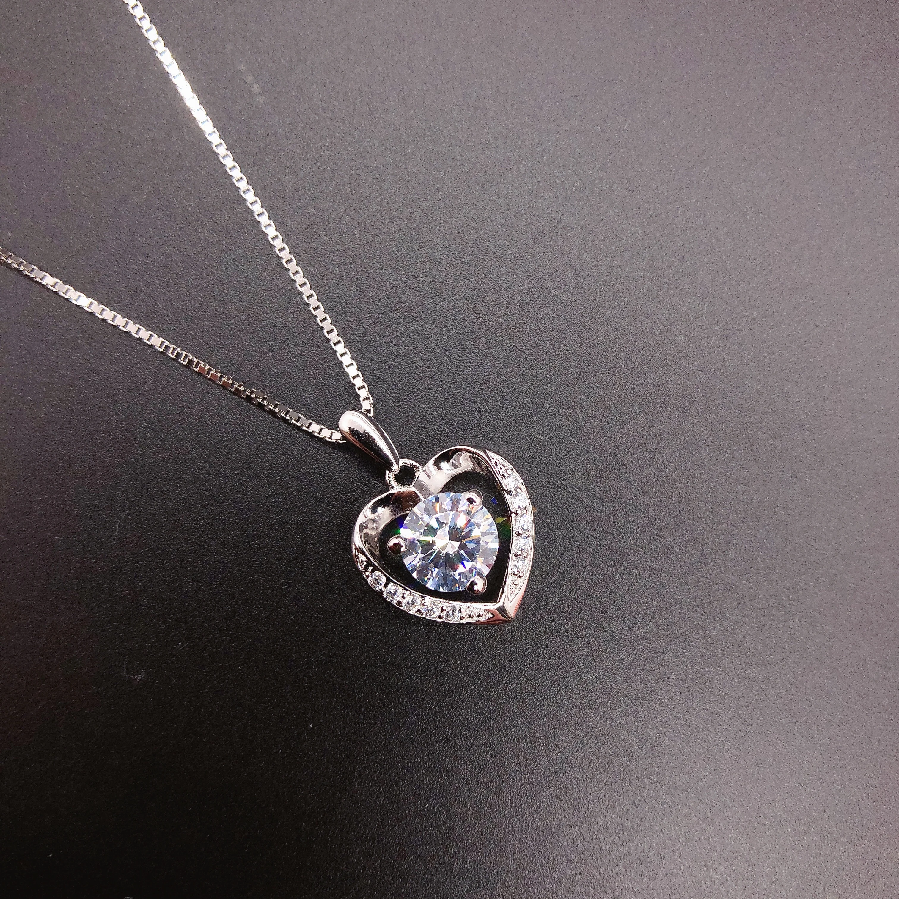 Romantic Promise 1Ct Round Cut D Color VVS1 Moissanite Pendant for Women Solid Platinum 950 Wedding Pendant Necklace P066
Romantic Promise 1Ct Round Cut D Color VVS1 Moissanite Pendant for Women Solid Platinum 950 Wedding Pendant Necklace P066