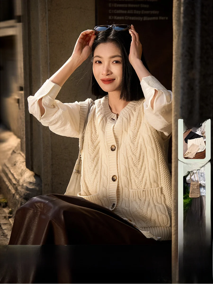 Вязаный шерстяной жилет Cloud Velvet для женщин: мягкий, теплый, на пуговицах, с круглым вырезом, для повседневной носки и многослойных образов
Вязаный шерстяной жилет Cloud Velvet для женщин: мягкий, теплый, на пуговицах, с круглым вырезом, для повседневной носки и многослойных образов