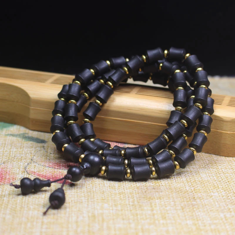 made from old black sandalwood, similar to Vietnamese agarwood , men's bracelet and women's prayer beads
made from old black sandalwood, similar to Vietnamese agarwood , men's bracelet and women's prayer beads