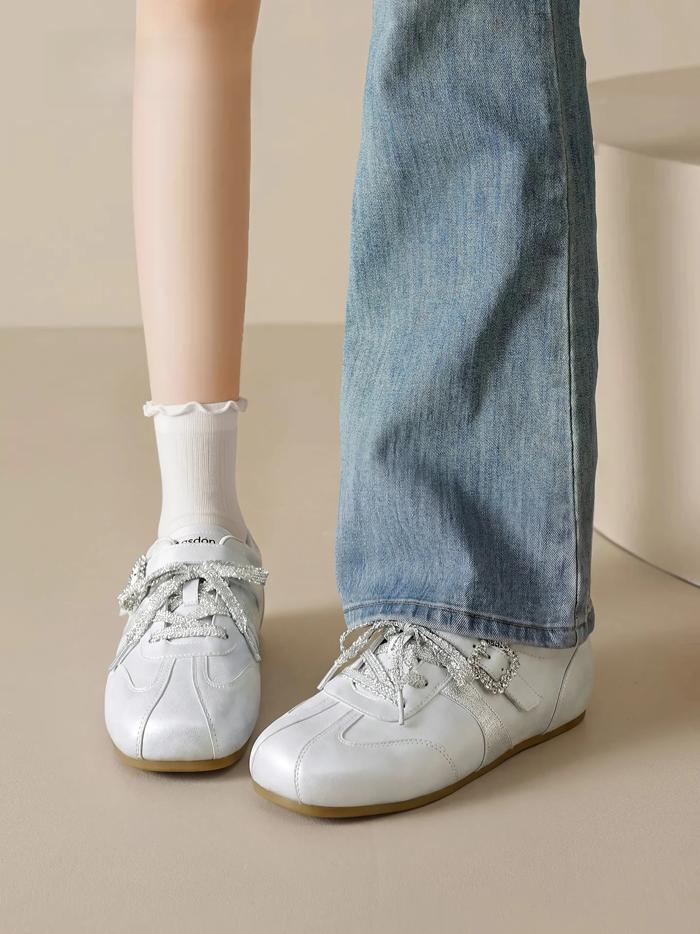 Agsdon Silver Ballet Dequn Shoes Women's 2026 New Summer Breathable Sporty Flat Bottom Casual Shoes round Toe PVC Outsole
Agsdon Silver Ballet Dequn Shoes Women's 2026 New Summer Breathable Sporty Flat Bottom Casual Shoes round Toe PVC Outsole