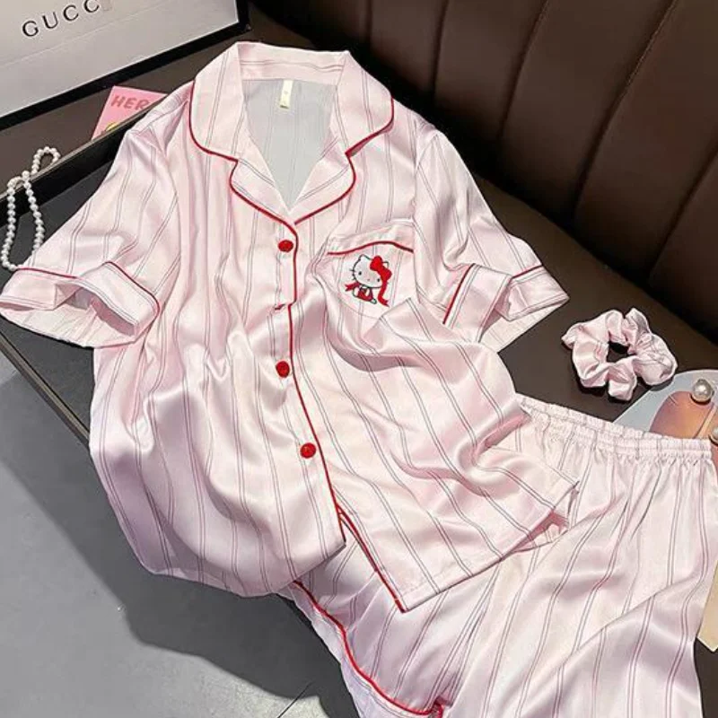 Пижамный комплект Sanrio Hello Kitty Sweet Stripes, комплект домашней одежды для женщин, летняя домашняя одежда, шорты с короткими рукавами, можно носить на улице
Пижамный комплект Sanrio Hello Kitty Sweet Stripes, комплект домашней одежды для женщин, летняя домашняя одежда, шорты с короткими рукавами, можно носить на улице