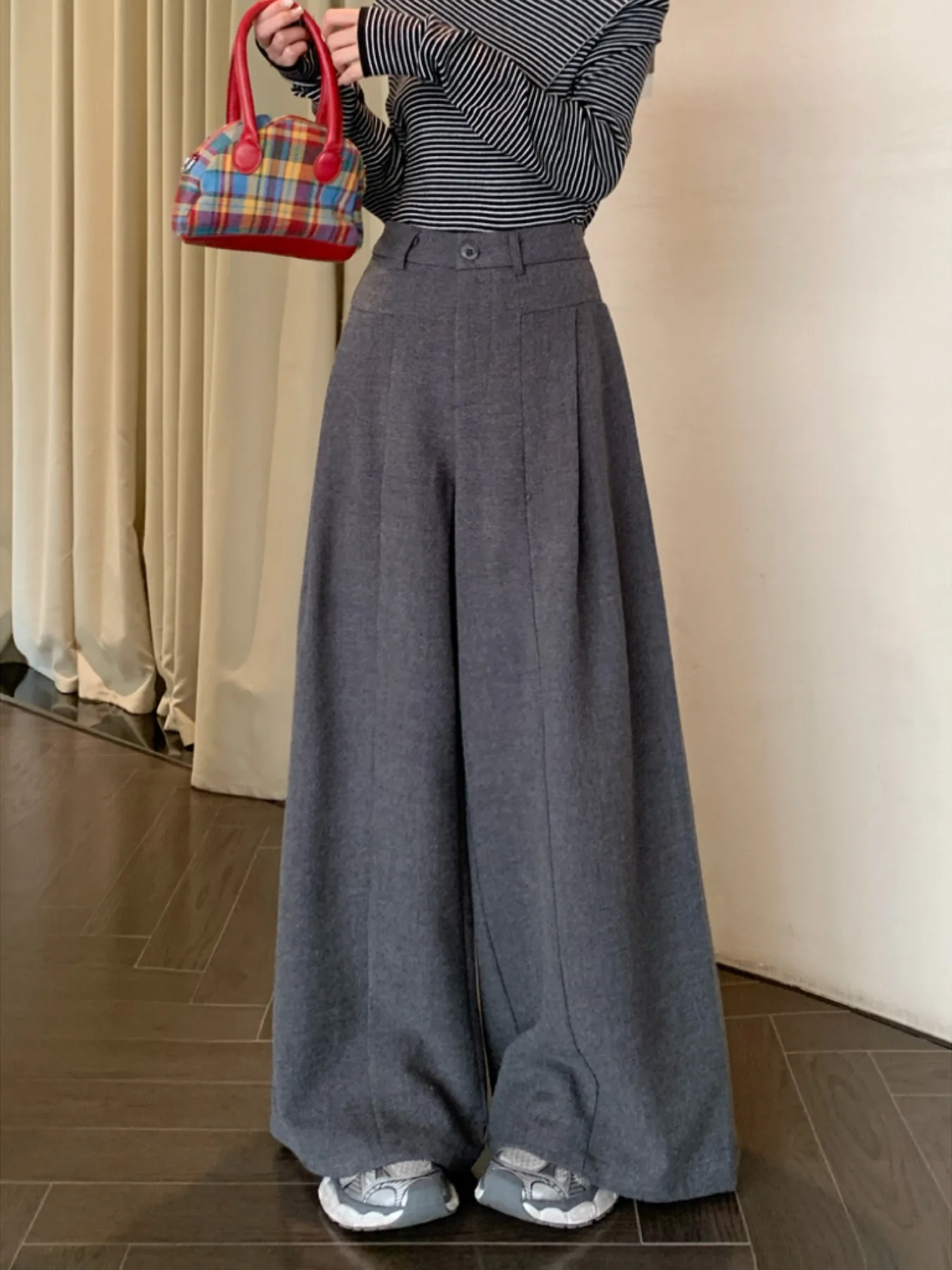 Женские брюки с высокой талией из шерстяной ткани, повседневные, струящиеся, широкие, в пол, в корейском стиле, для офиса и на каждый день
Женские брюки с высокой талией из шерстяной ткани, повседневные, струящиеся, широкие, в пол, в корейском стиле, для офиса и на каждый день