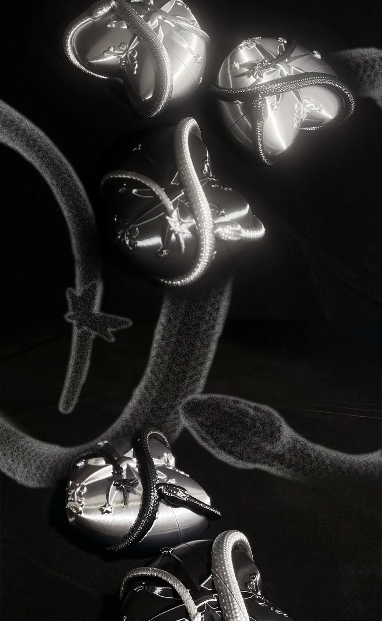 Black Silver Snake Heart-shaped Earphone Case, suitable for AirPods. Original design of the series.
Black Silver Snake Heart-shaped Earphone Case, suitable for AirPods. Original design of the series.