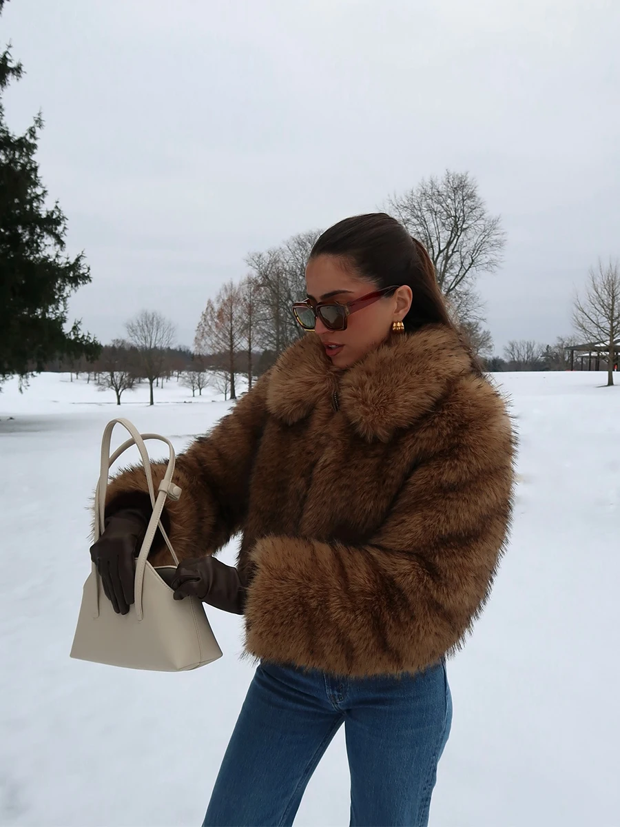 Mob Wife Natural Color Crop Shaggy Coat Women Winter Fur Jacket Zipper Turn-down Collar Long Sleeves Streetwear Stunning Outfit
Mob Wife Natural Color Crop Shaggy Coat Women Winter Fur Jacket Zipper Turn-down Collar Long Sleeves Streetwear Stunning Outfit