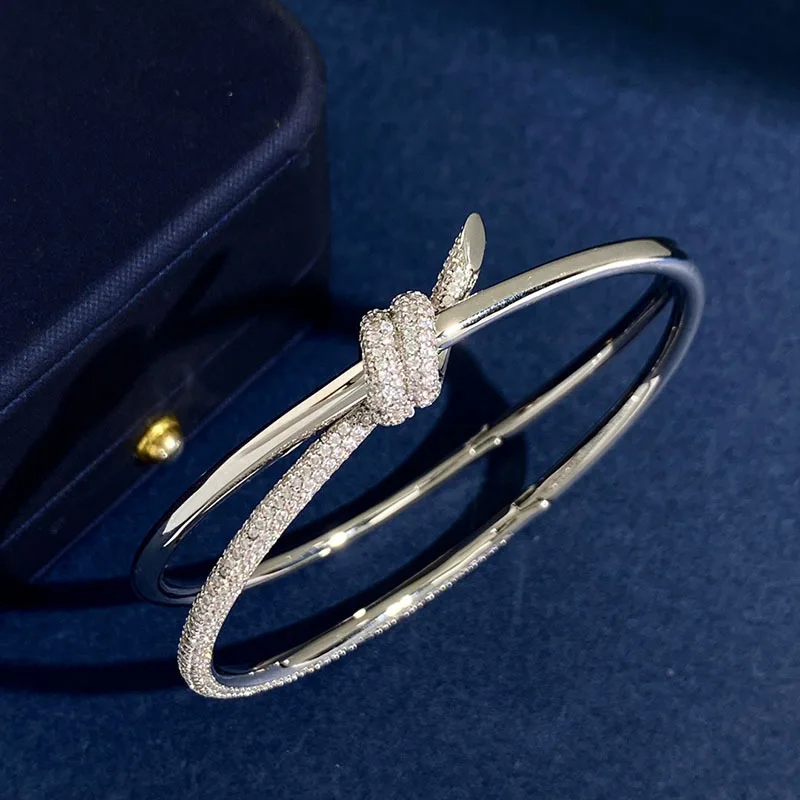 Niche Brand 925 Silver Plated Cross Knot Bangle For Women Fashion CZ Zircon Bracelets High Version Jewelry
Niche Brand 925 Silver Plated Cross Knot Bangle For Women Fashion CZ Zircon Bracelets High Version Jewelry