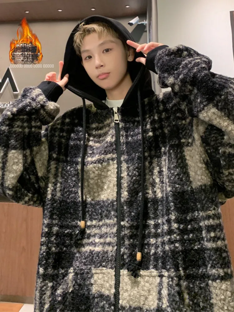 Зимний утепленный мужской кардиган-свитшот в клетку с капюшоном на флисовой подкладке, модная повседневная верхняя одежда для молодежи
Зимний утепленный мужской кардиган-свитшот в клетку с капюшоном на флисовой подкладке, модная повседневная верхняя одежда для молодежи